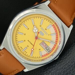 Vintage 1976 Seiko Automatic Mens Silver Watch W/daydate & Yellow accents